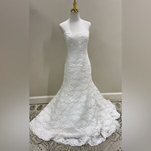 NWT Dillon Enzoani Wedding Dress. Size 16
